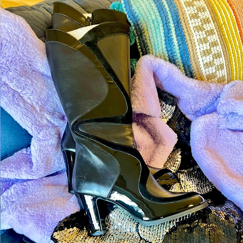 RARE UNICORN VOGS! Brand new Fluevog Judith Attic family boots.